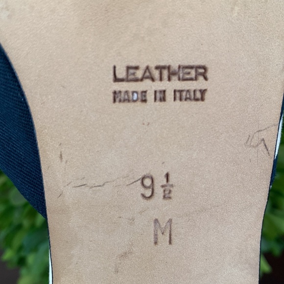 MICHAEL KORS⭐️RARE FIND⭐️NAVY BLUE & CREAM HEELED SLIDE SANDALS SIZE 9.5 🌟EUC🌟 - Picture 16 of 17